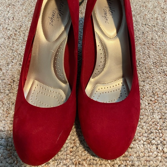 Heels - Picture 2 of 2